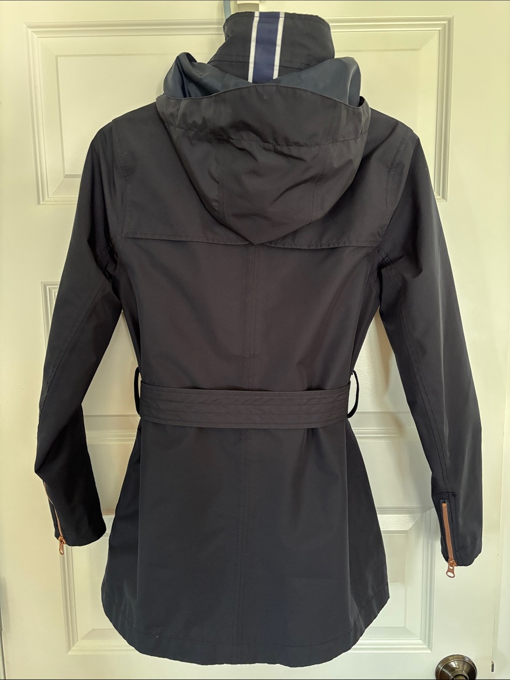 Women’s Helly Hansen Dark Navy Rain Trench Coat with Rose-Gold Accents. Size S - Picture 6 of 12
